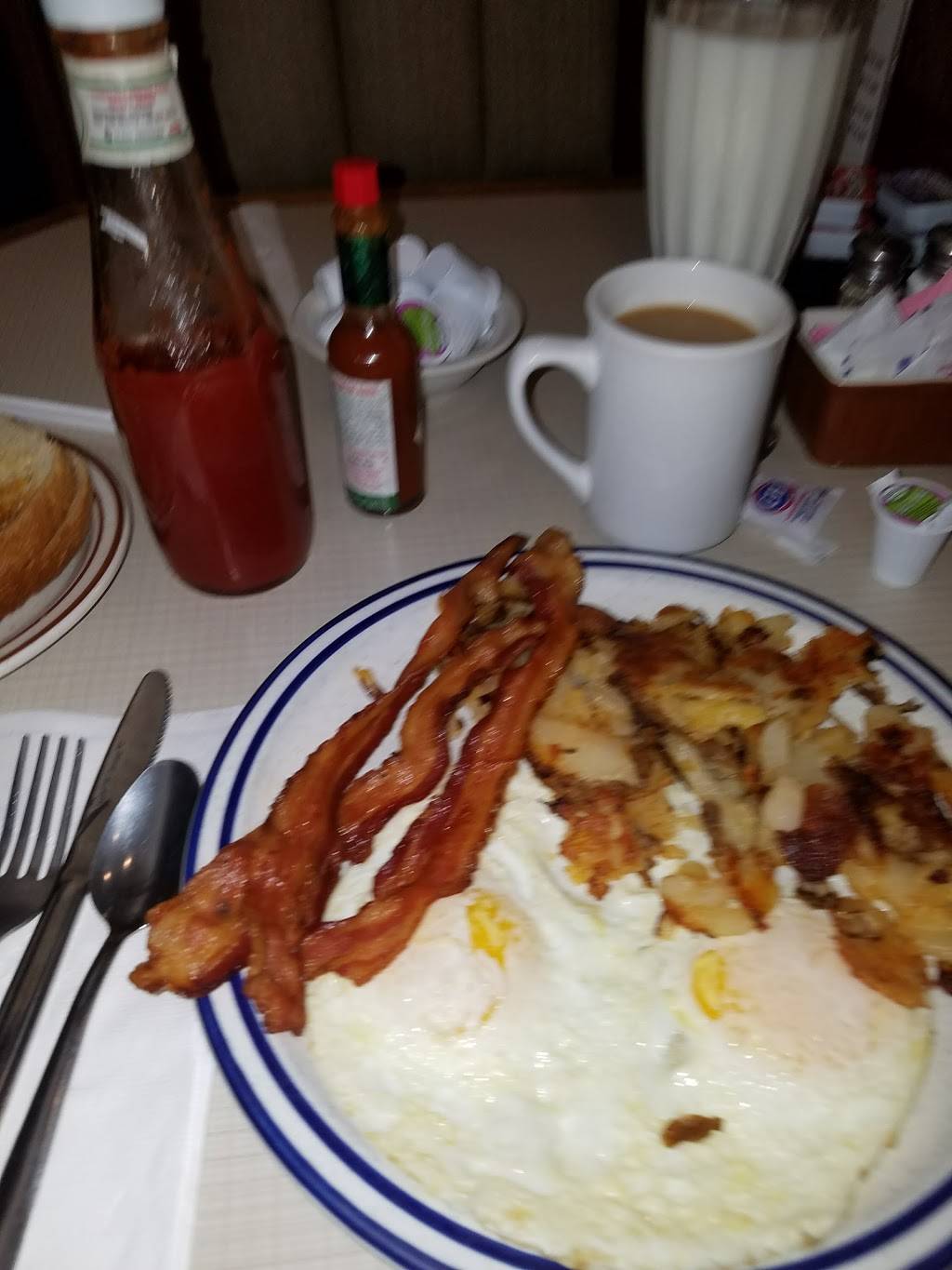 First Street Family Restaurant | restaurant | 2025 First St, Simi Valley, CA 93065, USA | 8055810447 OR +1 805-581-0447