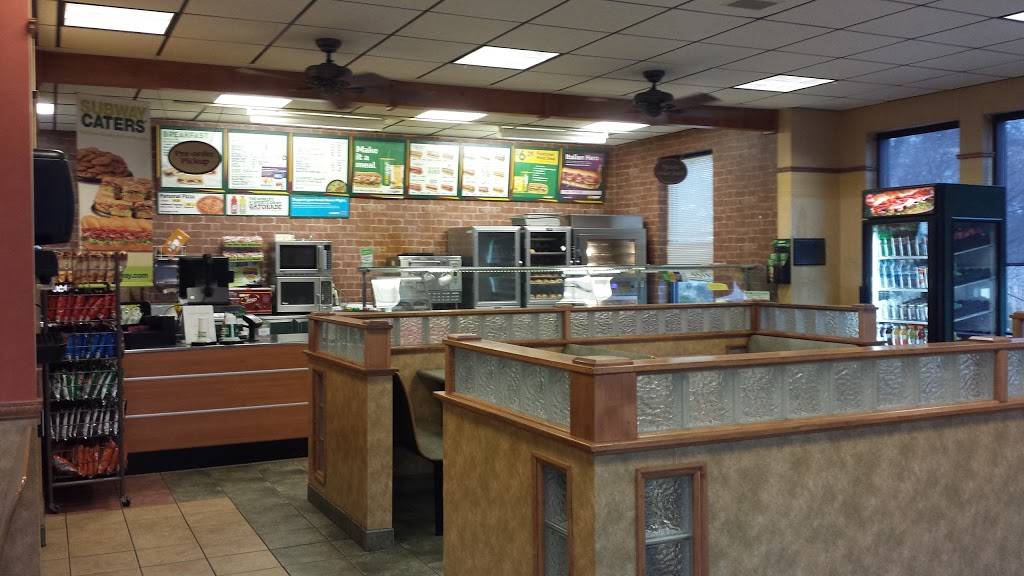 Subway | restaurant | 720 Madison Ave, Howards Grove, WI 53083, USA | 9205653467 OR +1 920-565-3467
