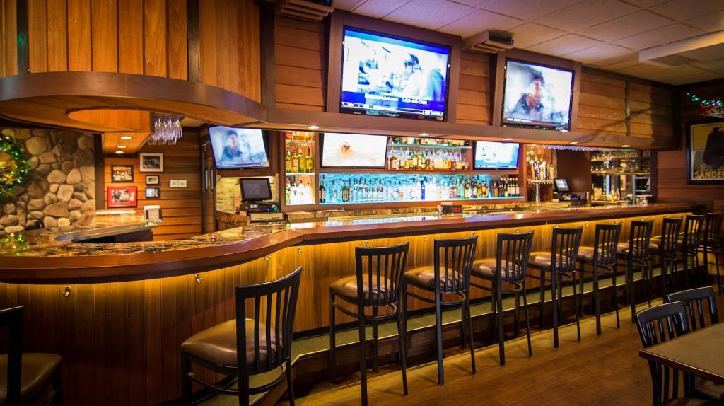 Lions Den | restaurant | 4444 Highland Rd, Waterford Twp, MI 48328, USA | 2486742251 OR +1 248-674-2251