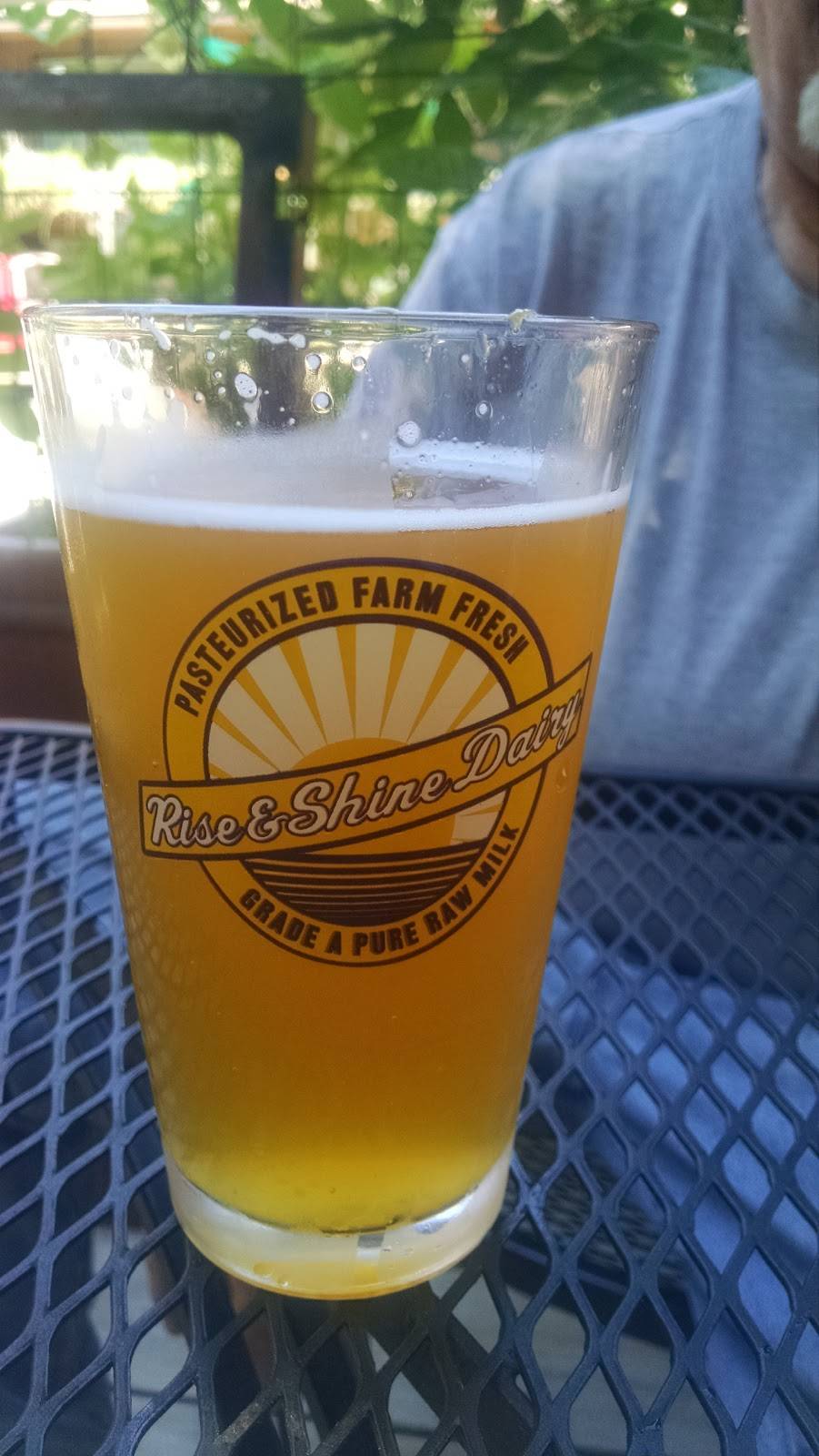 Red Moose Cafe & Inn | restaurant | 224 Main St, Sierra City, CA 96125, USA | 5308621024 OR +1 530-862-1024