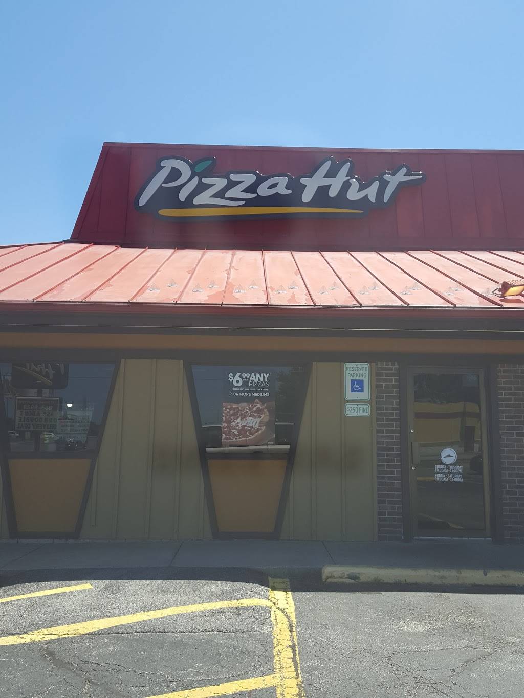 Pizza Hut | restaurant | 715 N Main St, Crown Point, IN 46307, USA | 2196638838 OR +1 219-663-8838