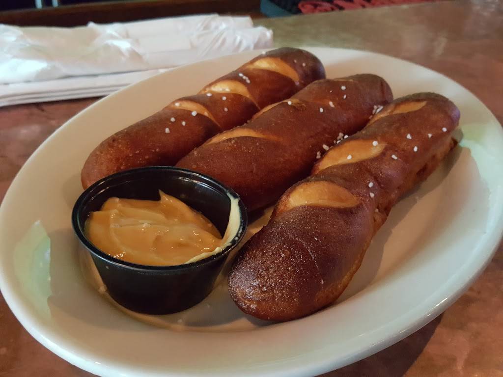 LakeHouse Pub | restaurant | 6 W Genesee St, Skaneateles, NY 13152, USA | 3155548194 OR +1 315-554-8194