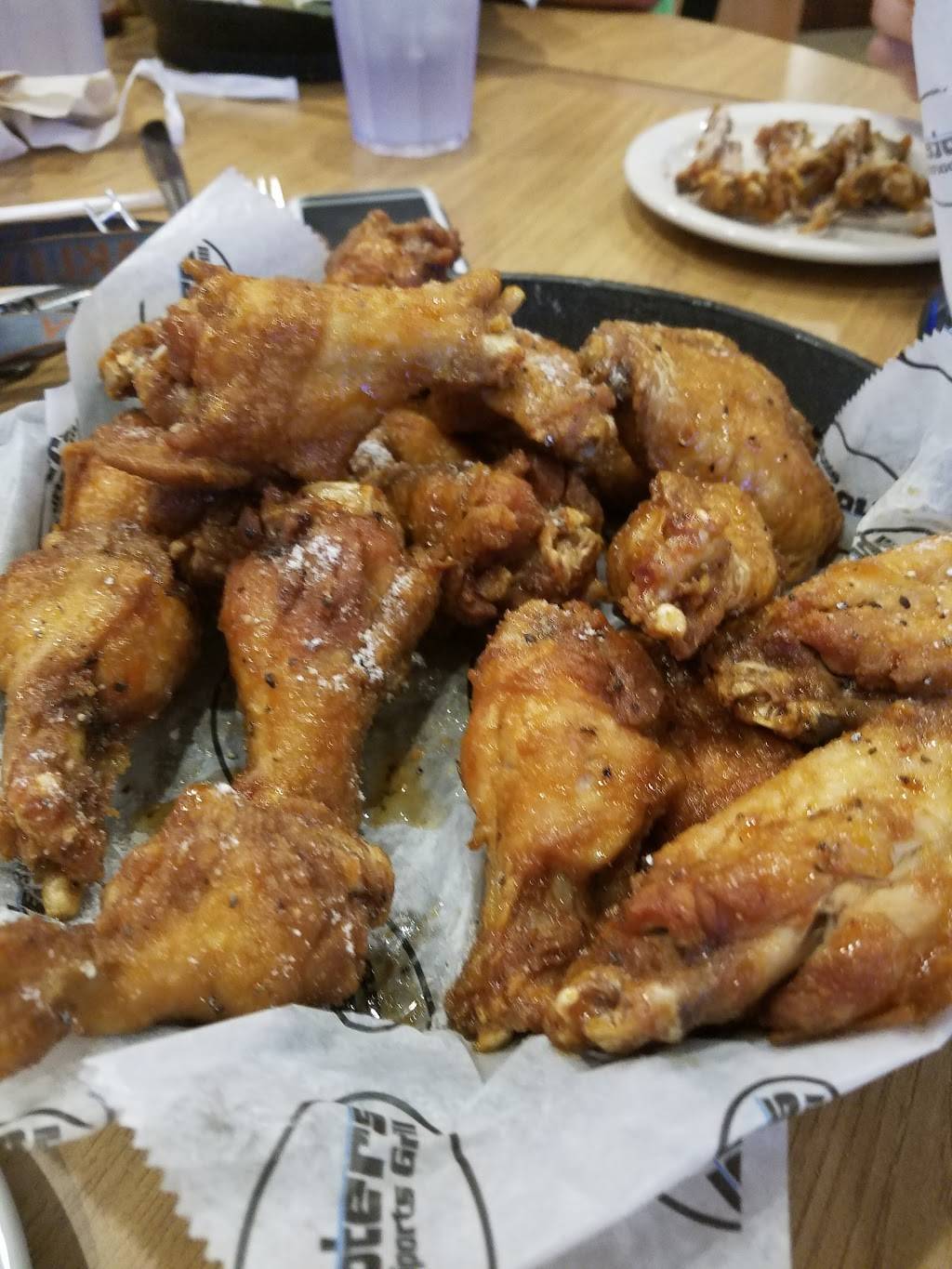 Shooters Sports Grill | restaurant | 4981 Winners Circle Drive, Hamilton, OH 45011, USA | 5132040401 OR +1 513-204-0401