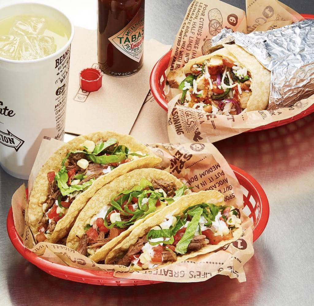 Chipotle Mexican Grill | restaurant | 10010 University Plaza Dr Suite 102, Fort Myers, FL 33913, USA | 2394375719 OR +1 239-437-5719