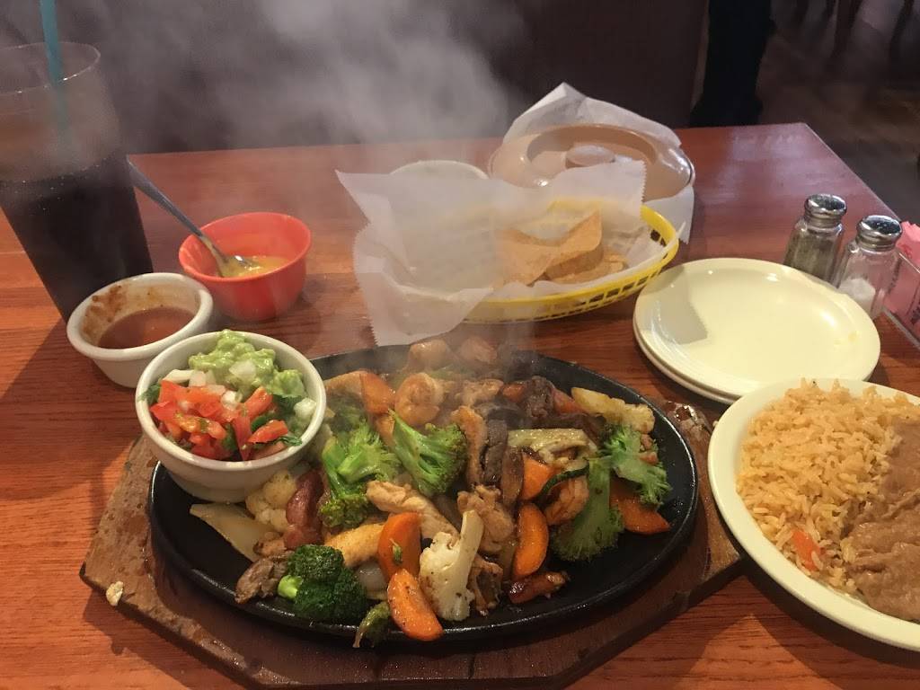 La Casona Mexican Restaurant & Cantina | restaurant | 10292 US-59, Wharton, TX 77488, USA | 9792822755 OR +1 979-282-2755