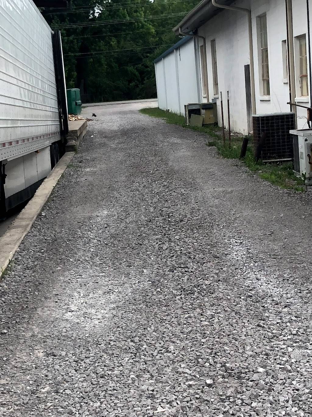 Ginos Bar-B-Q | restaurant | 632 W Broad St, Smithville, TN 37166, USA | 6155976400 OR +1 615-597-6400