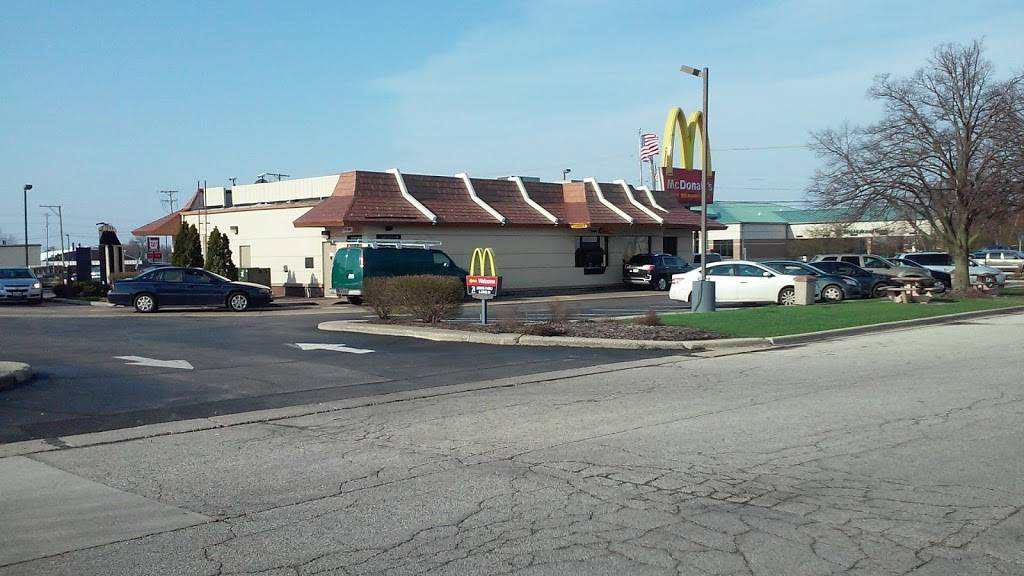 McDonalds | cafe | 352 S Division St, Harvard, IL 60033, USA | 8159435540 OR +1 815-943-5540