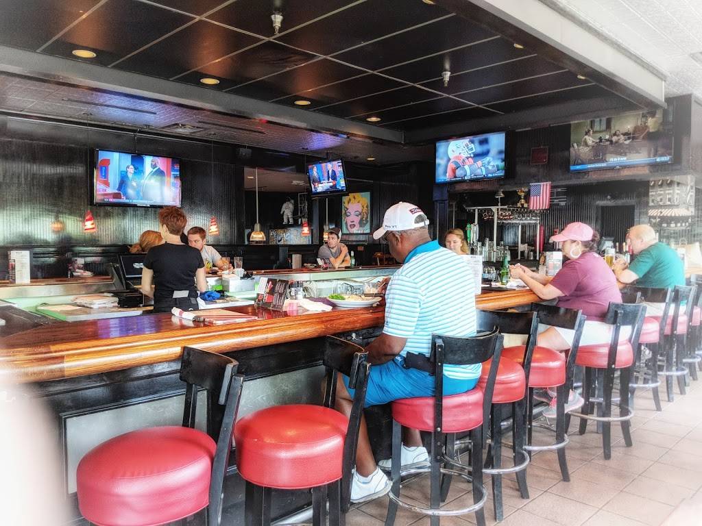 TGI Fridays | restaurant | 7515 N Kings Hwy, Myrtle Beach, SC 29572, USA | 8434978888 OR +1 843-497-8888