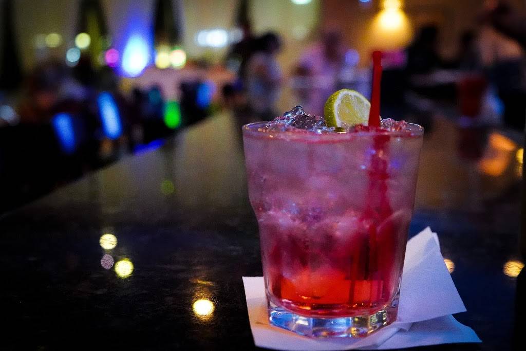 Nando Italian Restaurant | restaurant | 2500 E Hallandale Beach Blvd, Hallandale Beach, FL 33009, USA | 9544577379 OR +1 954-457-7379