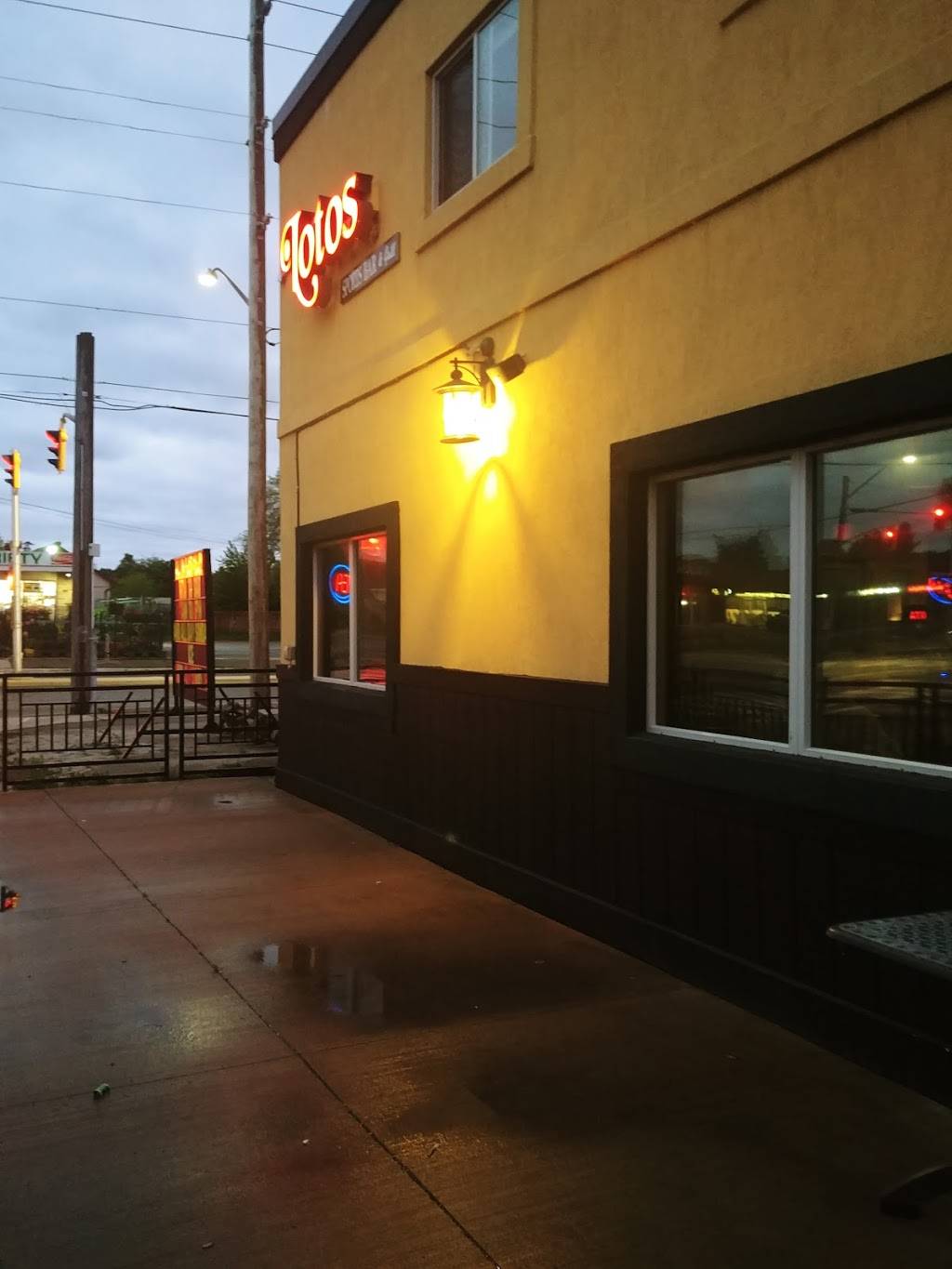 Lotos Sports Bar And Grill | restaurant | 275 Barton St, Stoney Creek, ON L8E 2K4, Canada | 9056627554 OR +1 905-662-7554