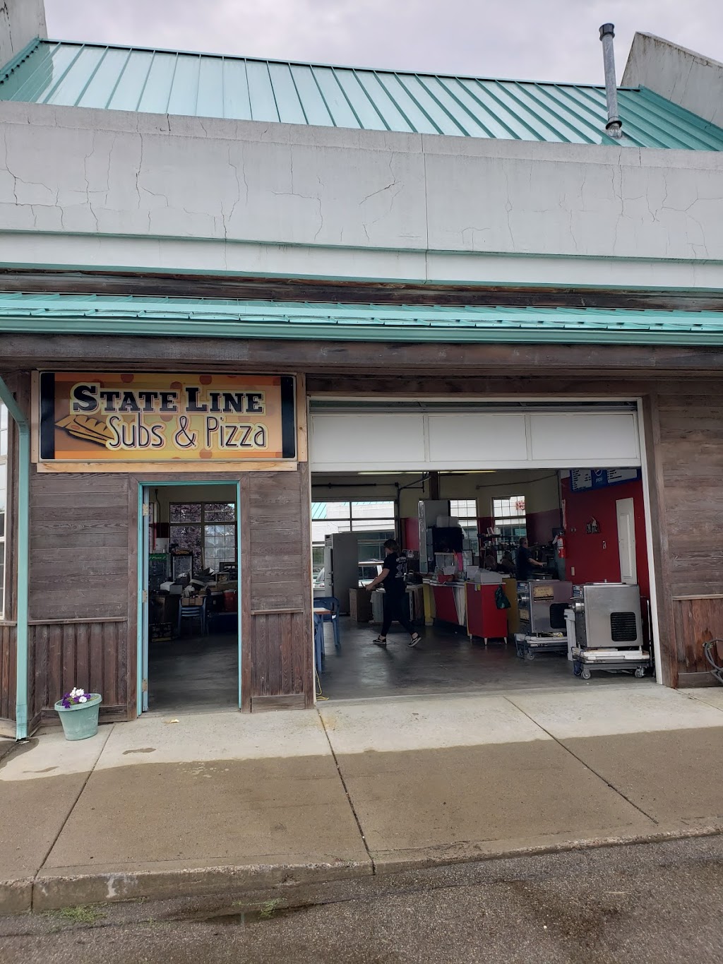 Stateline Subs & Pizza | restaurant | 4055 W Riverbend Ave, Post Falls, ID 83854, USA | 2087774167 OR +1 208-777-4167