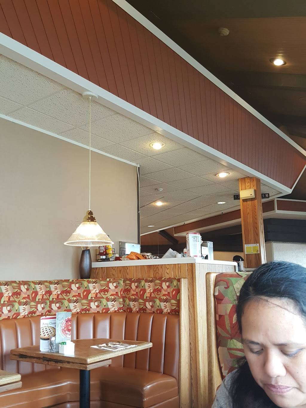 Sharis Cafe and Pies | bakery | 19428 Hwy 99, Lynnwood, WA 98036, USA | 4257786028 OR +1 425-778-6028