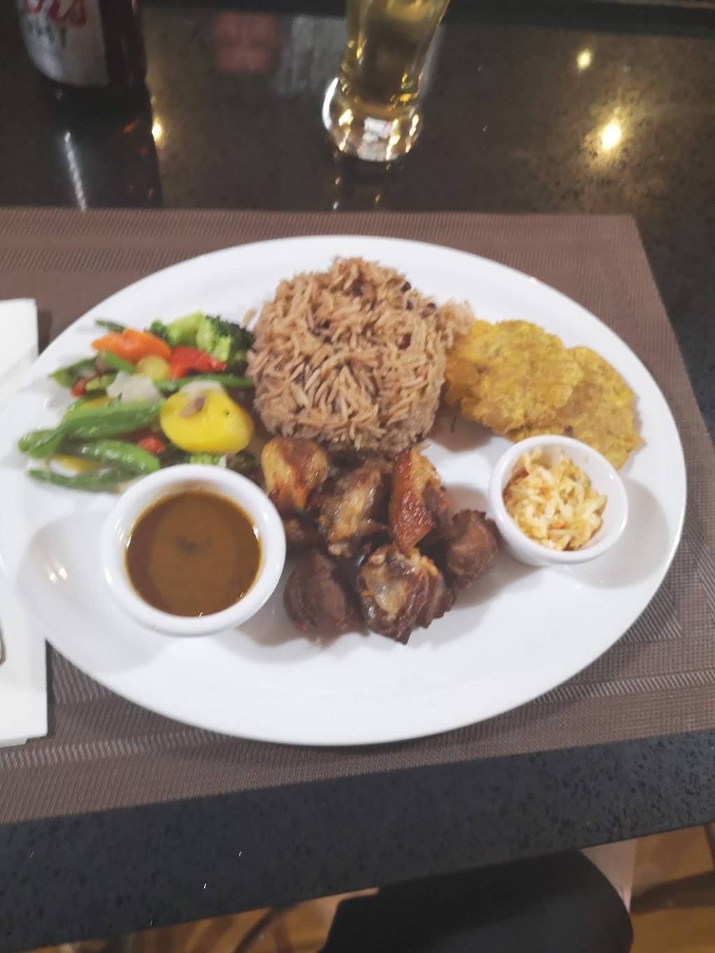 Bistro La Coquille | restaurant | 209 Boulevard des Laurentides, Laval, QC H7G 2T7, Canada | 4509335009 OR +1 450-933-5009