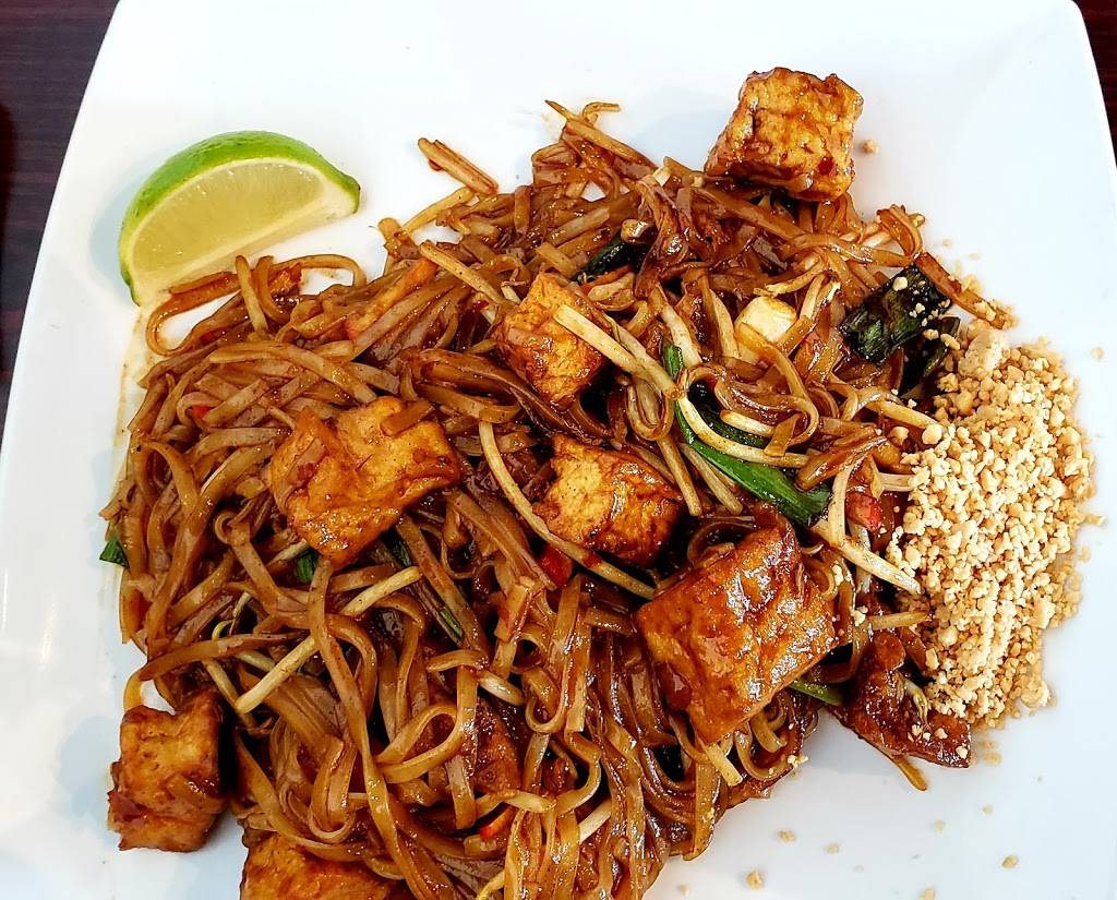 Chimm - Thai & Southeast Asian Restaurant | restaurant | 365 Merchant Walk Square, Charlottesville, VA 22902, USA | 4342881120 OR +1 434-288-1120