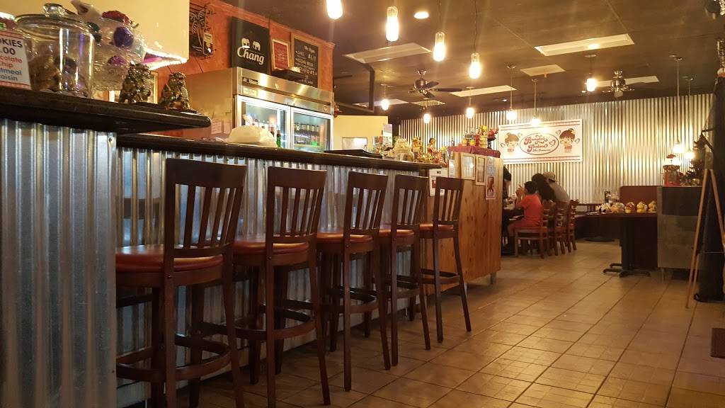 Bangkok Palace | restaurant | 2202 Sunset Blvd, Los Angeles, CA 90026, USA | 2134836913 OR +1 213-483-6913