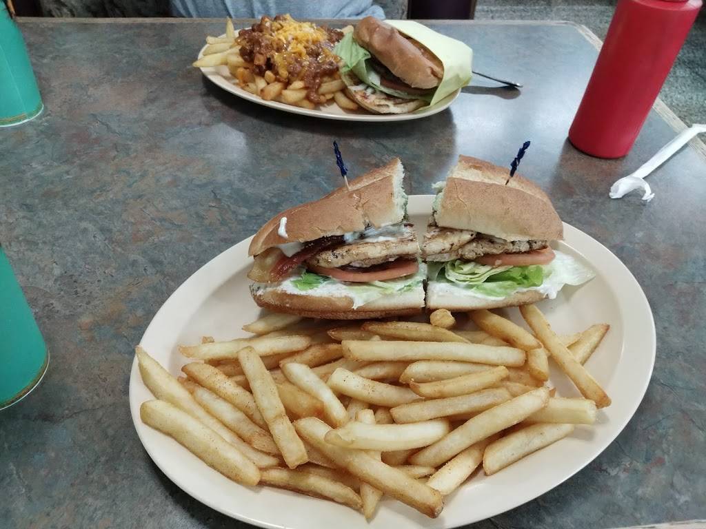 Gus Burgers | restaurant | 307 W Pacific Coast Hwy, Wilmington, CA 90744, USA | 3108345690 OR +1 310-834-5690
