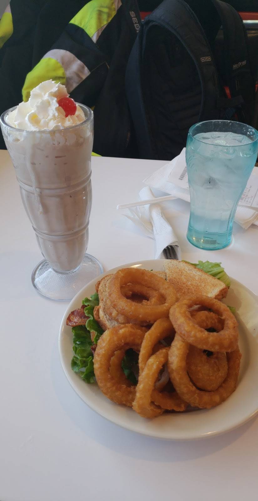 Steak n Shake | restaurant | 335 Leonardwood Dr, Frankfort, KY 40601, USA | 5028750200 OR +1 502-875-0200