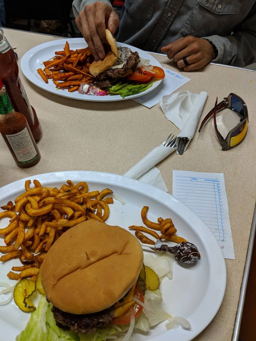 270 Charcoal Grill | restaurant | 216 Calumet Rd, Calumet, OK 73014, USA | 4058932552 OR +1 405-893-2552