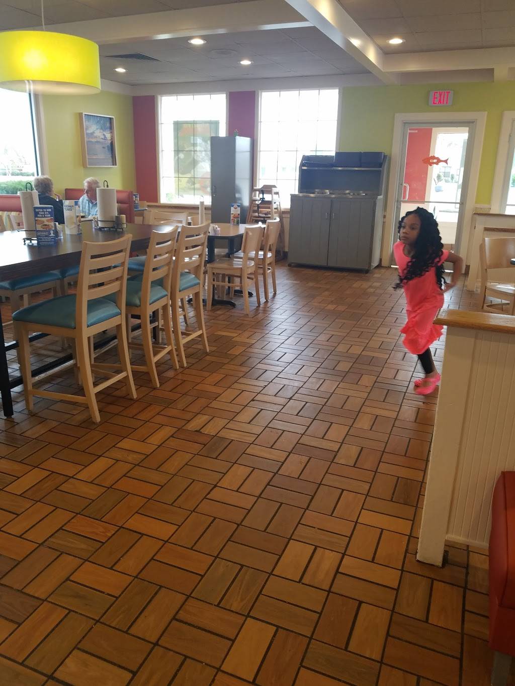 Captain Ds | restaurant | 265 W Broadway St, West Memphis, AR 72301, USA | 8707350525 OR +1 870-735-0525