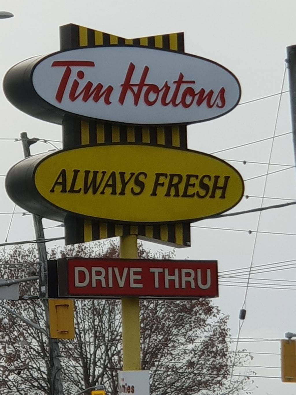 St. Louis Bar & Grill | restaurant | 353 Duckworth St, Barrie, ON L4M 5C2, Canada | 7052520999 OR +1 705-252-0999