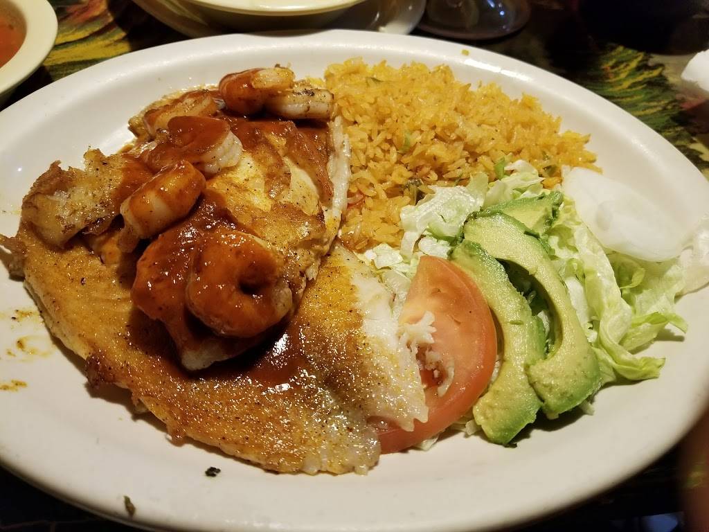 El Tapatio | cafe | 300 I-35, Gainesville, TX 76240, USA | 9406122230 OR +1 940-612-2230