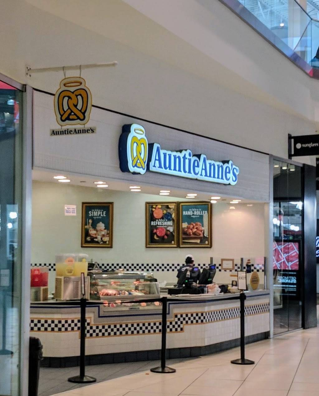 Auntie Annes | cafe | 651 Kapkowski Rd Spc 2258, Elizabeth, NJ 07201, USA | 9088204315 OR +1 908-820-4315