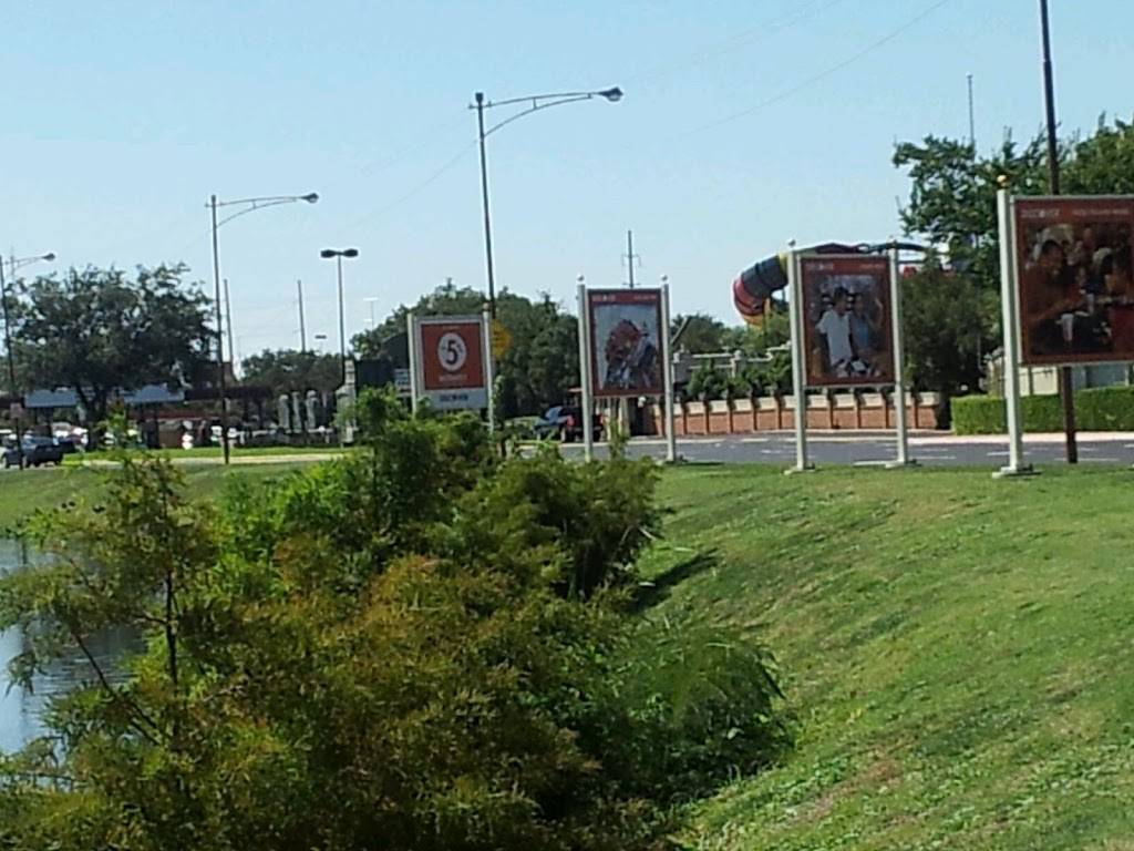 Subway Restaurants | restaurant | 916 Six Flags Dr, Arlington, TX 76010, USA | 8173855272 OR +1 817-385-5272