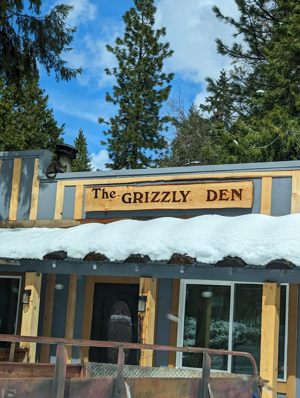 The Grizzly Den | restaurant | 8331 Grizzly Flat Rd, Somerset, CA 95684, USA | 2092565132 OR +1 209-256-5132