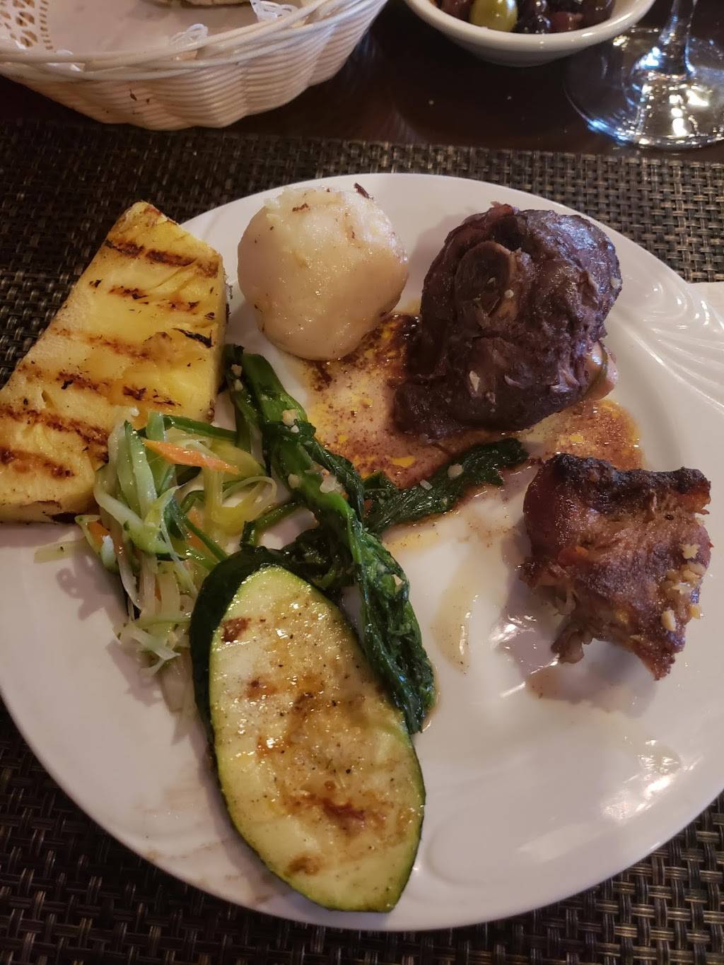 Vinhus Restaurant and Lounge | night club | 157 E Westfield Ave, Roselle Park, NJ 07204, USA | 9082595907 OR +1 908-259-5907