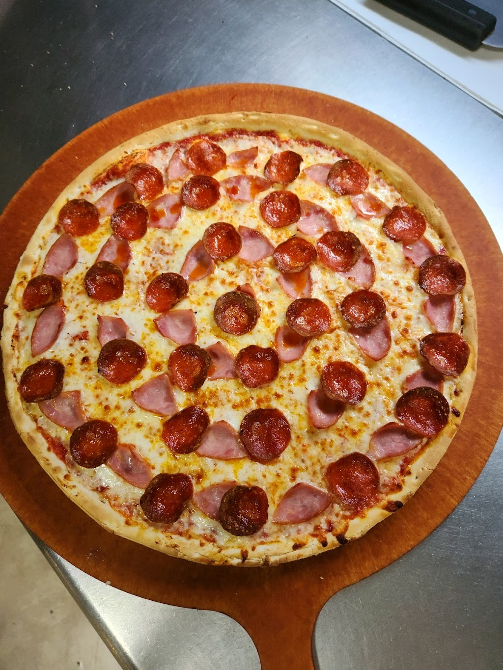 Legend Pizza | restaurant | 215 E 1st St, Powell, WY 82435, USA | 3077545720 OR +1 307-754-5720