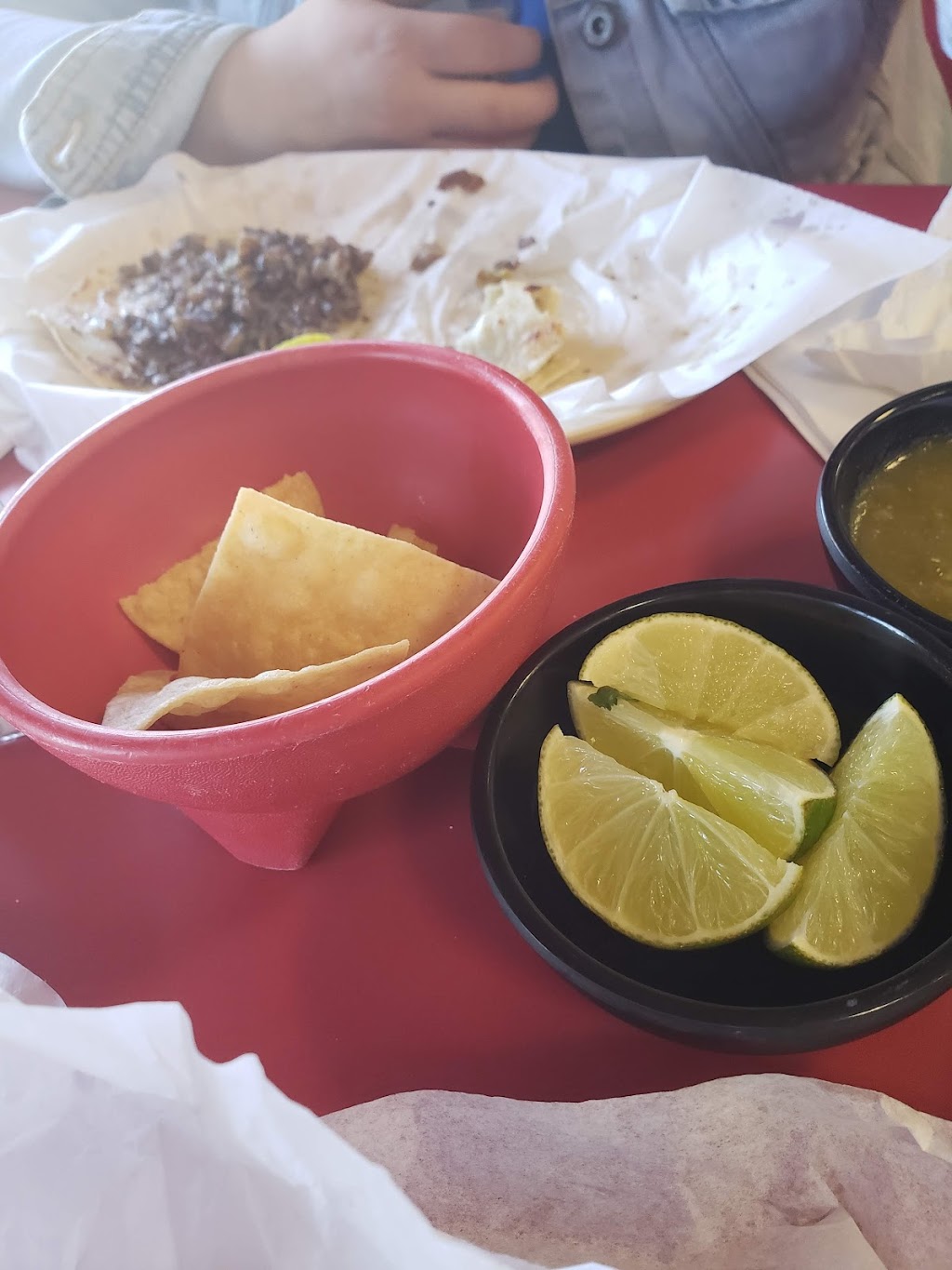 Taquitos Ravi Restaurant | restaurant | 2519 E Saunders St, Laredo, TX 78041, USA | 9567228500 OR +1 956-722-8500