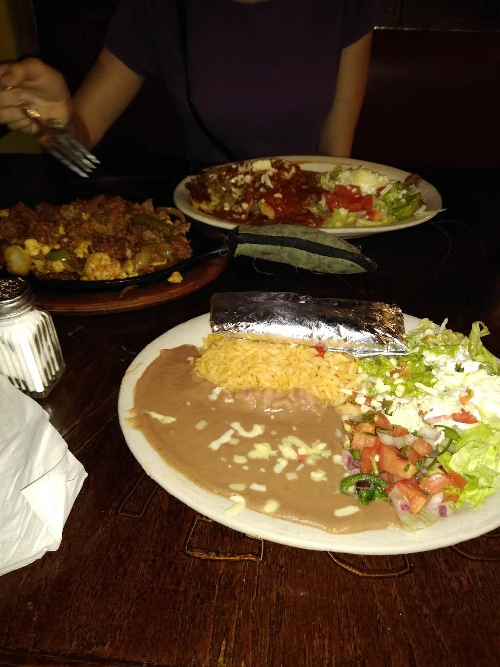 Los Parrilleros | restaurant | 939 Brookway Blvd, Brookhaven, MS 39601, USA | 6019902151 OR +1 601-990-2151