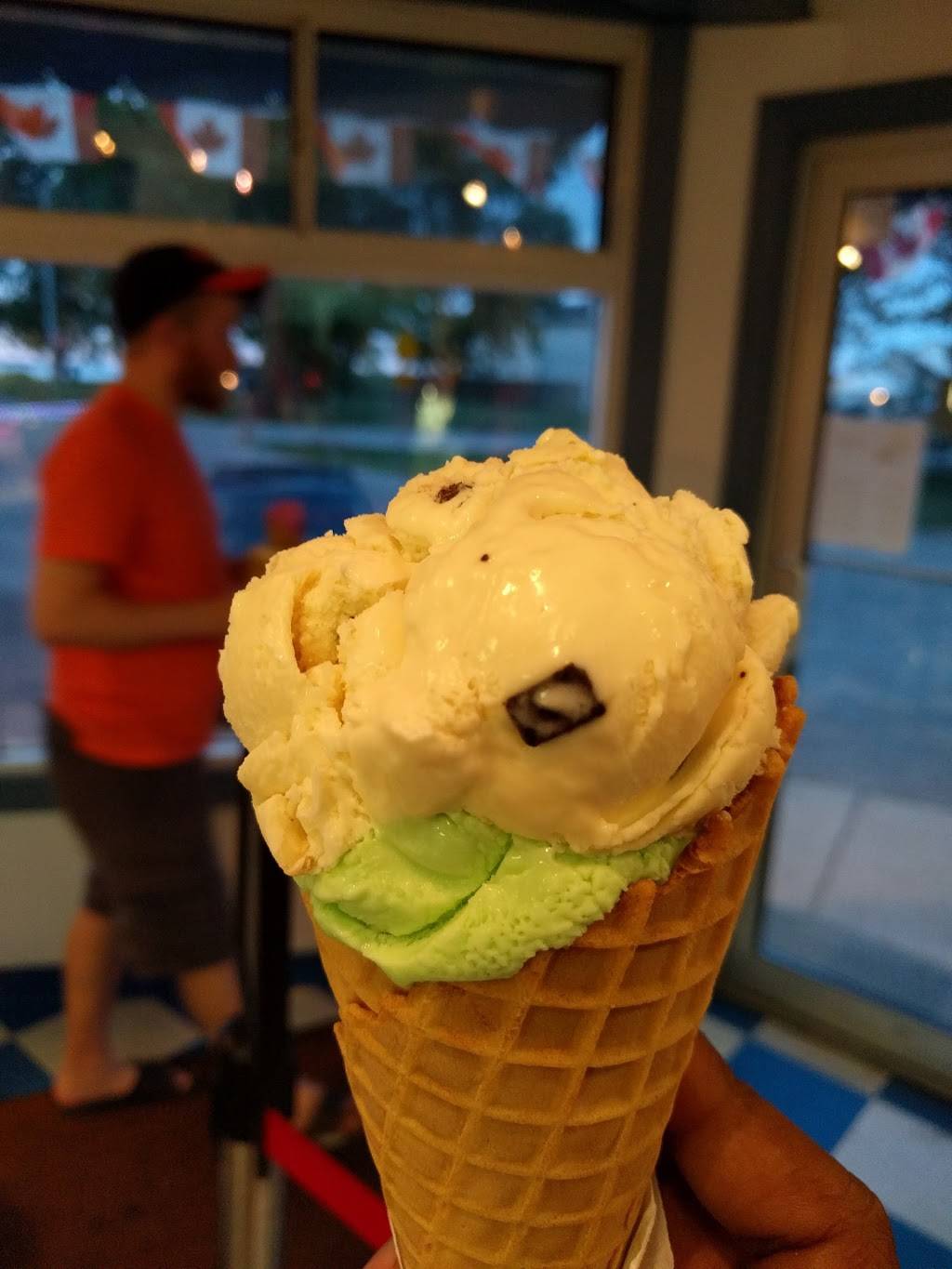 Stop 26 Ice Cream & More | cafe | 10585 Clairview Ave, Windsor, ON N8P 1B3, Canada | 5197351355 OR +1 519-735-1355