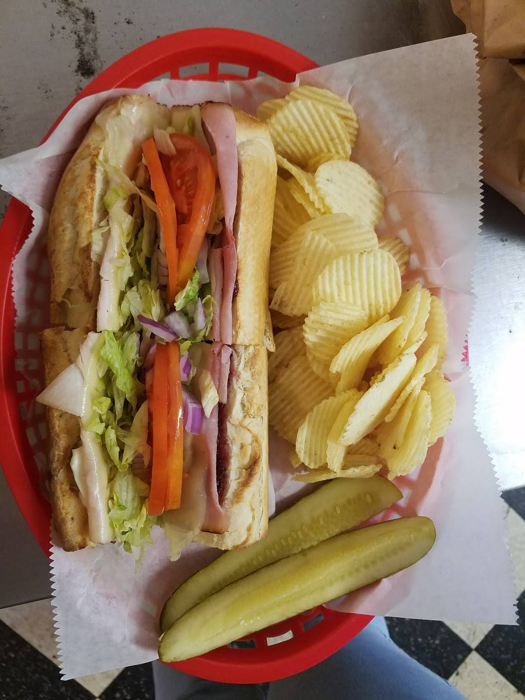 Phillys Cafe & Deli | restaurant | 55 New Orleans Rd #102, Hilton Head Island, SC 29928, USA | 8437859966 OR +1 843-785-9966