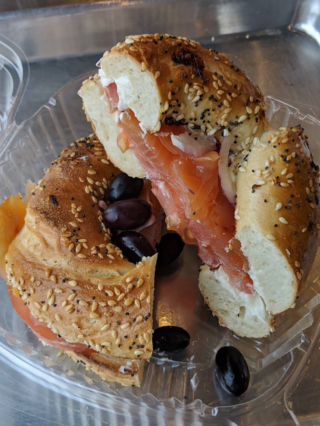 Kettlemans Bagel Co. | restaurant | 6-197 Trainyards Dr, Ottawa, ON K1G 0Z1, Canada | 6132418848 OR +1 613-241-8848