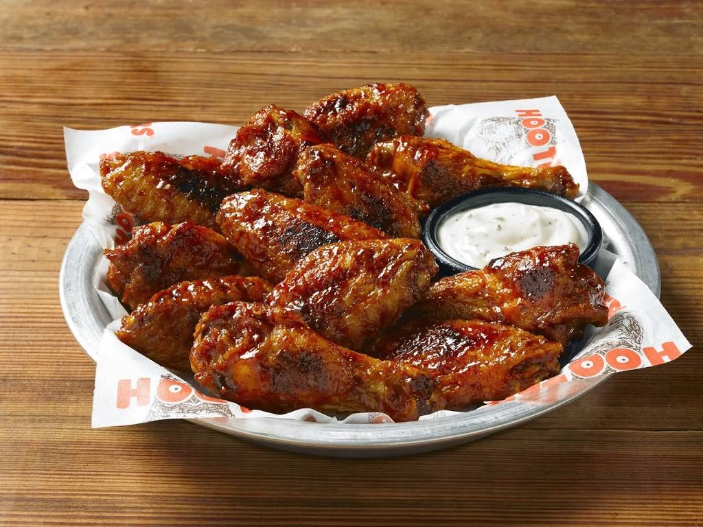 Hooters | restaurant | 3541 Truxel Rd, Sacramento, CA 95834, USA | 9169299464 OR +1 916-929-9464