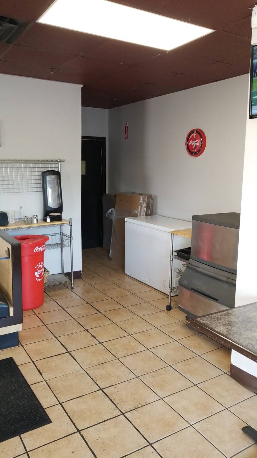 Avenues Restaurant & Catering | restaurant | 1116 Hertel Ave, Buffalo, NY 14216, USA | 7168775959 OR +1 716-877-5959