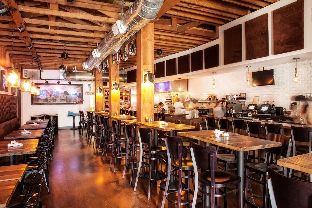 Newhall Refinery | restaurant | 24258 Main St, Santa Clarita, CA 91321, USA | 6613884477 OR +1 661-388-4477