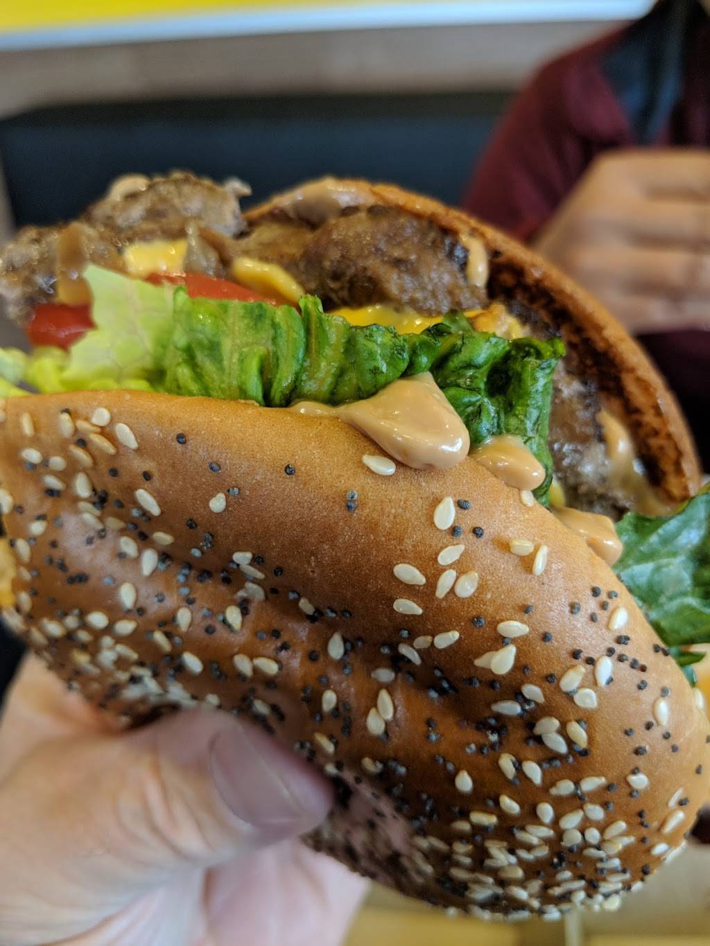 McDonalds | cafe | 2454 Parkedale Ave, Brockville, ON K6V 3G8, Canada | 6133425551 OR +1 613-342-5551