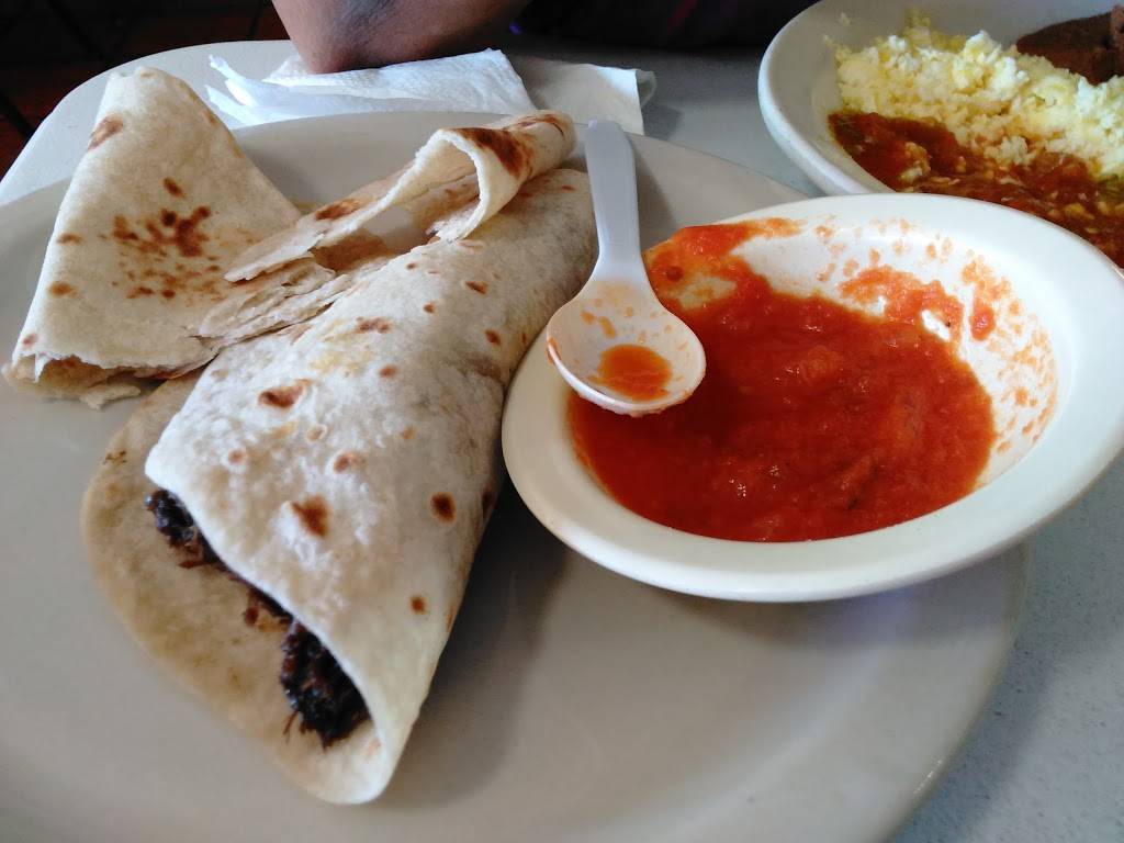 La Puntada Restaurant | restaurant | 117 Goliad Rd, San Antonio, TX 78223, USA | 2105339997 OR +1 210-533-9997