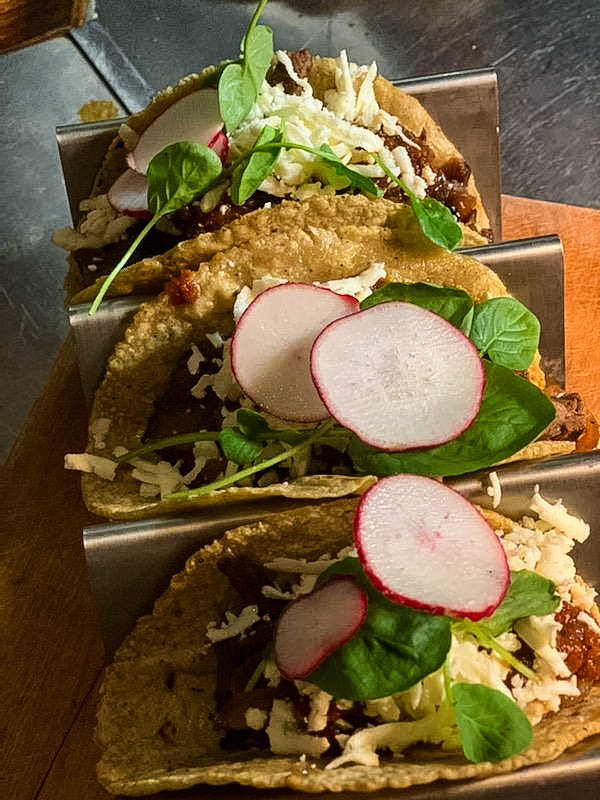 La Dama Mexican Kitchen & Bar | restaurant | 839 S 2nd St, Milwaukee, WI 53204, USA | 4146452606 OR +1 414-645-2606