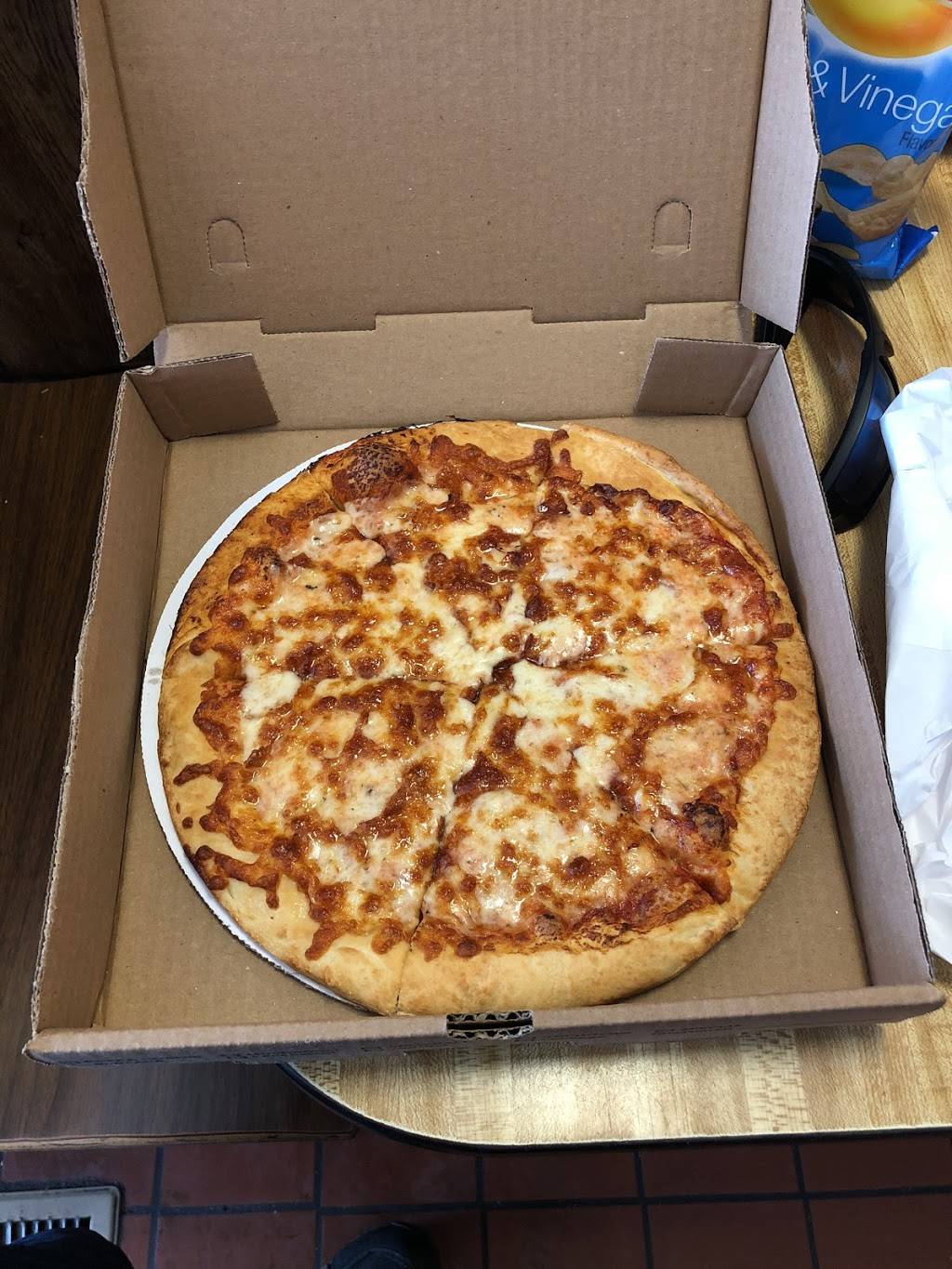 Lindos Pizza | restaurant | 2 Wareham St, Middleborough, MA 02346, USA | 5089461455 OR +1 508-946-1455