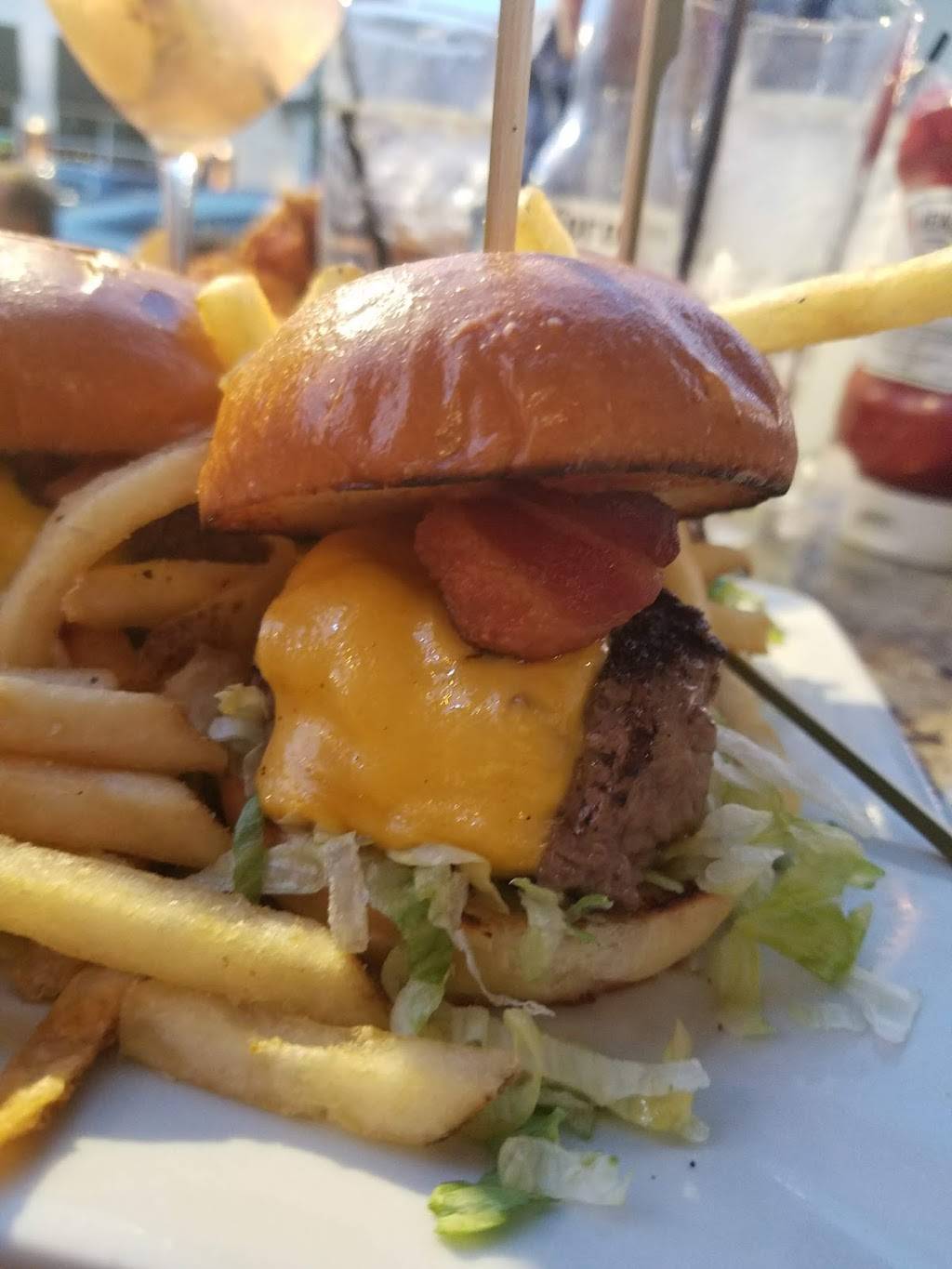 Bar Louie - One Bellevue Place | night club | 8119 Sawyer Brown Rd, Nashville, TN 37221, USA | 6157334400 OR +1 615-733-4400