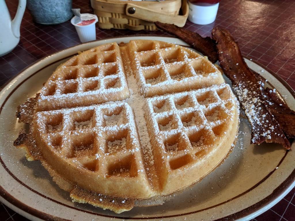 Knotts Family Diner and Ice Cream Parlor | restaurant | 6699 Center Rd, Valley City, OH 44280, USA | 3304832008 OR +1 330-483-2008