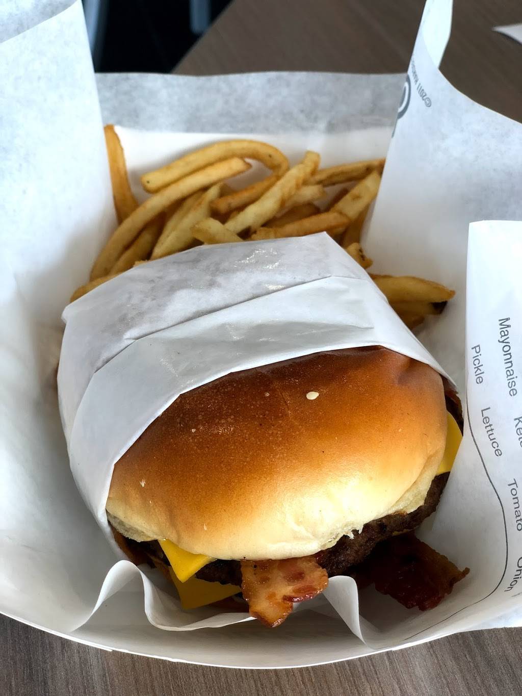 Hardees | restaurant | 881 E Pulaski Hwy, Elkton, MD 21921, USA | 4439419015 OR +1 443-941-9015