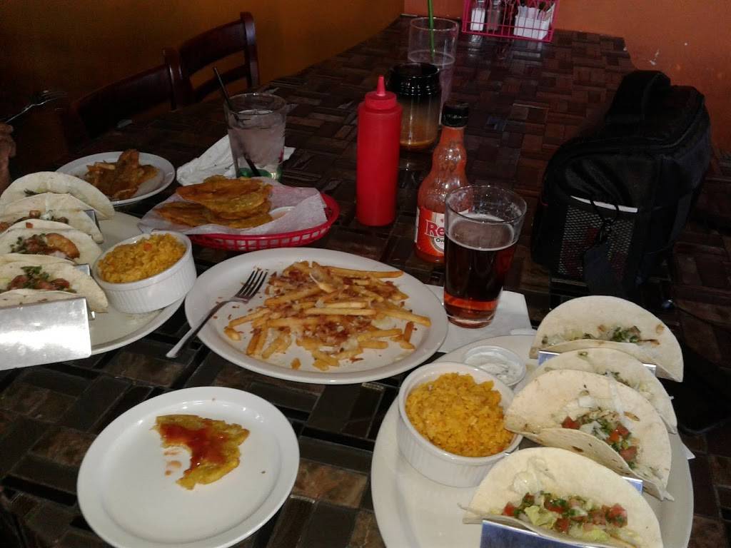 Hatfields Bar & Grill | restaurant | 30 Broadway, Kissimmee, FL 34741, USA | 4075305879 OR +1 407-530-5879