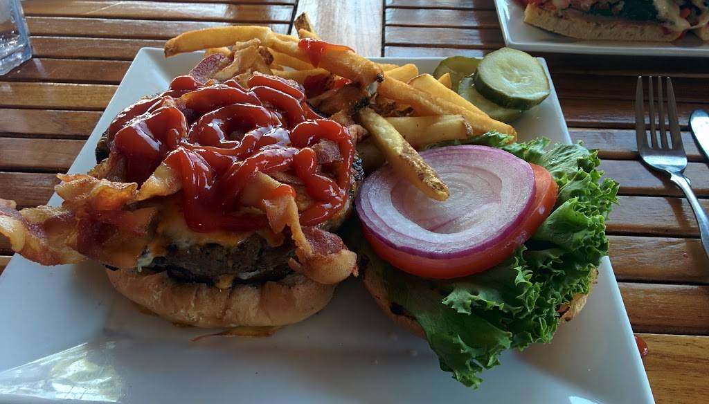 Dogtooth Bar & Grill | restaurant | 100 E Taylor Ave, Wildwood, NJ 08260, USA | 6095228383 OR +1 609-522-8383