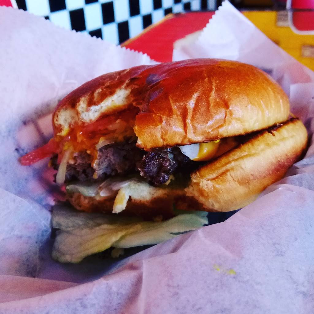 Mr. Cs Hot Dogs and More | restaurant | 1350 E Chicago St, Elgin, IL 60120, USA | 8478884600 OR +1 847-888-4600