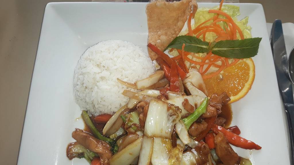 Restaurant Tradition Saigon | restaurant | 820 Rue Belvédère S, Sherbrooke, QC J1H 4B8, Canada | 8195750644 OR +1 819-575-0644