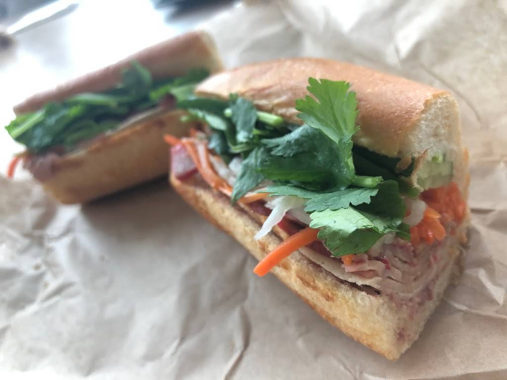 Olia Poke & Tea | restaurant | 2720 SW Moody Ave, Portland, OR 97201, USA | 9718086458 OR +1 971-808-6458